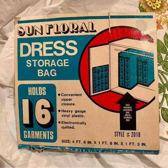 v i n t a g e :: MCM Floral Vinyl Hanging Closet Dress Storage - Picture 4 of 15